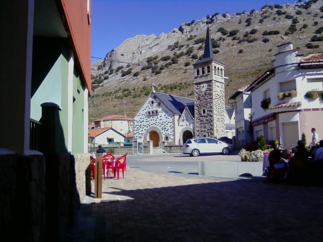 Iglesia y Plaza.