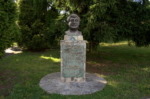 Monumento a Don Eladio