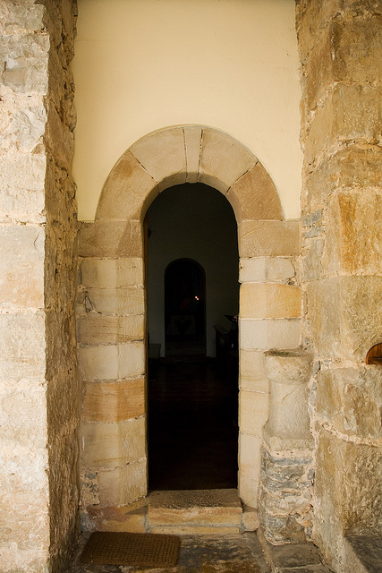 entrada lateral del templo