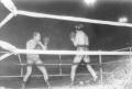 Pirla boxeando en la plaza de toros-1971