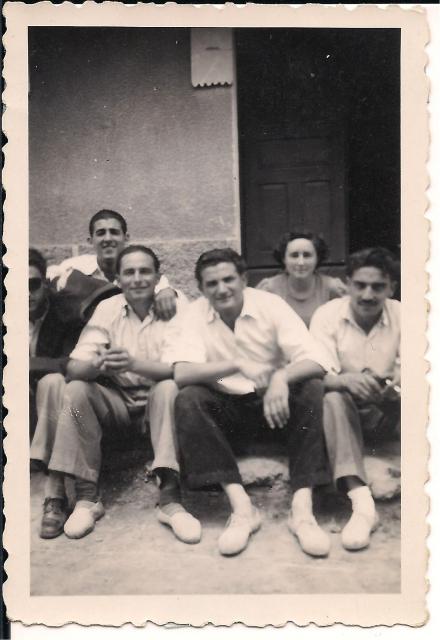 Mozos en la Plaza Mayor de Lupin en 1952
