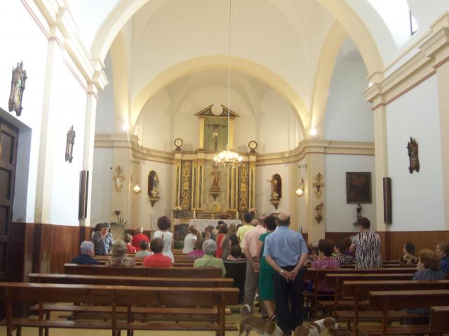 La iglesia por dentro durante la misa