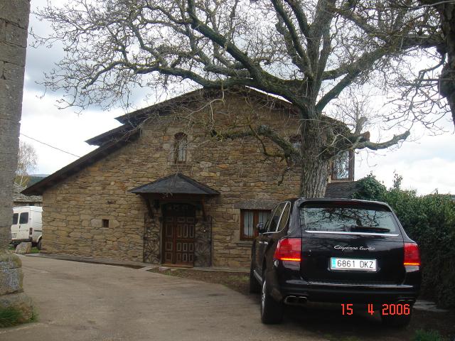 Casa de Ana, al lado de las nogales de la Iglesia