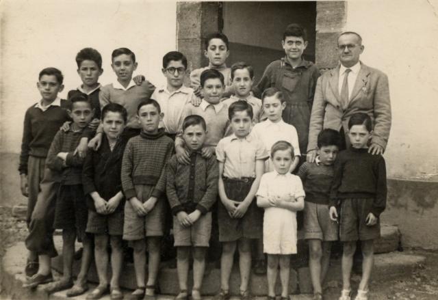Alumnos con su profesor D. Angel Lpez 1951