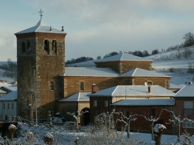 Iglesia de San Bartolom bajo la nieve