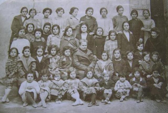 foto antigua del colegio jacinta enriqueta isabel