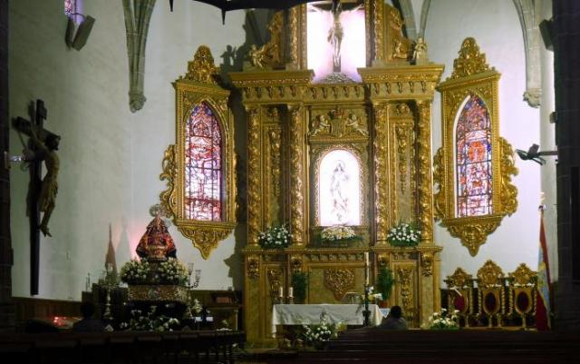 Altar con la Virgen