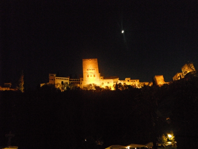 La Alhambra y la luna