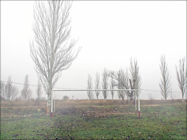 La portera de futbol y la niebla