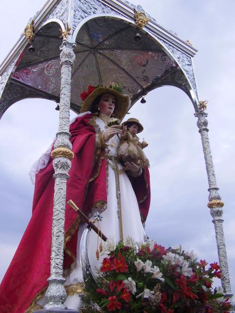 Que bonita de pastora Virgen de Flores.