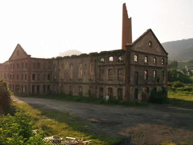 Antiga fabrica abandonada
