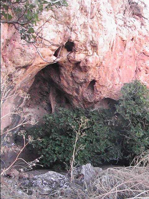 La cueva pequea