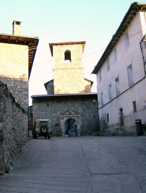 Iglesia vieja de Castejon por la maana