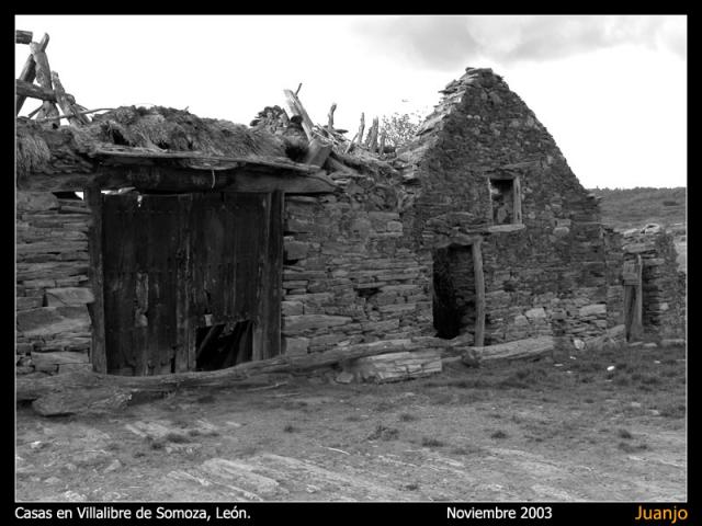 Casas abandonadas en Villalibre de Somoza